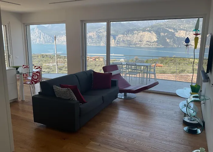Gabizza Singola Con Jacuzzi Privata Willa Malcesine